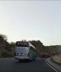 کلرکہار جتنا خوبصورت علاقہ ہے اتنا ہی کلرکہار کا سفر خطرناک بھی ہے ۔