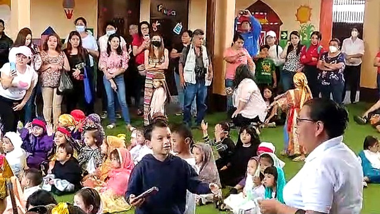 Video: Pequeños representan la Vida, Muerte y Resurrección de Jesucristo
