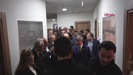 AHMET DAVUTOĞLU'NDAN MERAL AKŞENER'E GEÇMİŞ OLSUN ZİYARETİ