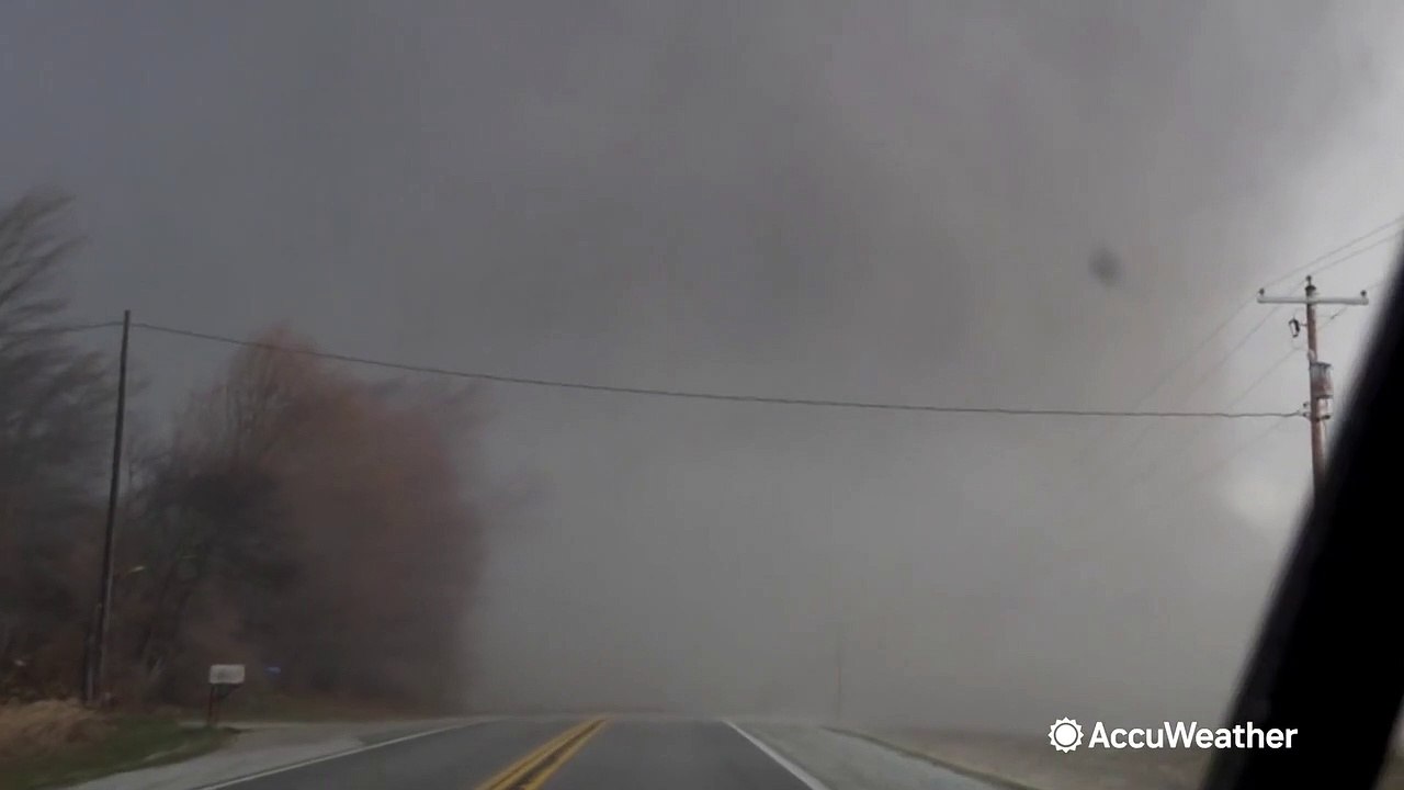 Massive tornado rips through Iowa
