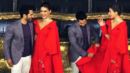 Скачать видео: Nita Ambani  के इवेंट में Varun Dhawan और Kriti Sanon साथ में आए नजर