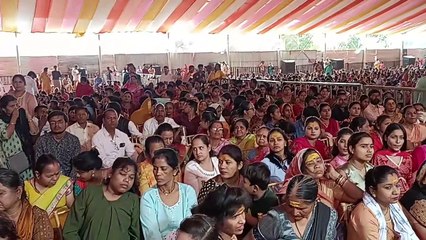 बागेश्वर धाम सरकार दर्शन को उमड़ी भक्तों की भीड़