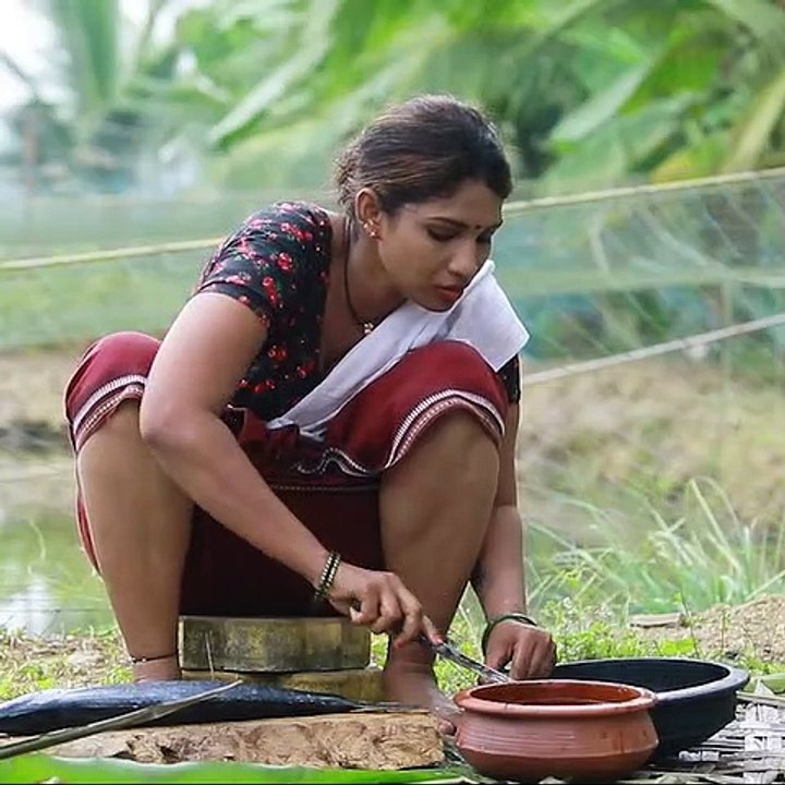 മീൻ ഇതുപോലെ ഒന്നു പൊരിച്ചുനോക്കൂ | അയക്കൂറ ഇലയിൽ പൊള്ളിച്ചത് | KING FISH TAWA FRY | VILLAGE COOKING