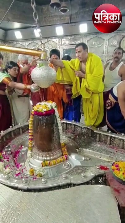 भारतीय क्रिकेट टीम के कोच-पूर्व खिलाड़ी VVS लक्ष्मण पहुंच महाकाल, भस्म आरती के बाद नंदी के कान में मांगी मनोकामना