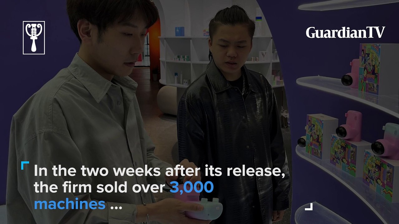 Chinese mobile kissing device that helps long-distance lovers