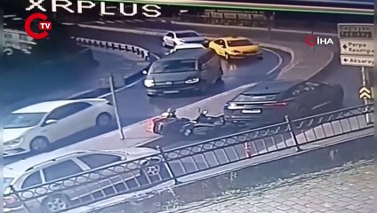 İstanbul’da lüks araçla ’navigasyon’ kazası kamerada: Kuryeye 300 euro verip kaçtılar