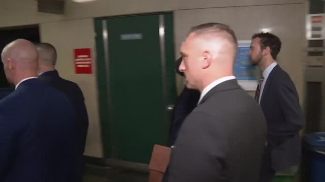 Máxima seguridad a la entrada de los juzgados de Nueva York donde Trump acudirá a declarar