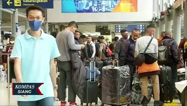 Stasiun Pasar Senen Ramai, Terhitung 400.000 Tiket Kereta Api Habis Terjual!