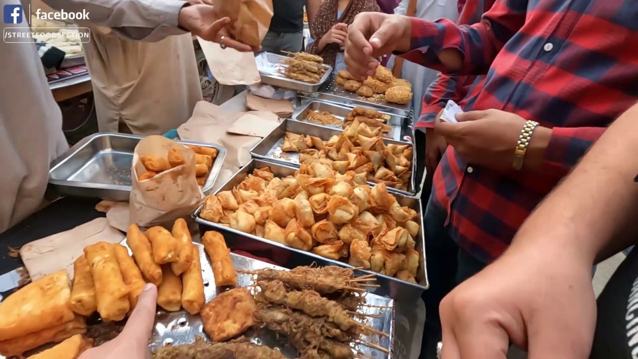 300/- Rupees Iftari Challenge | Itna Sab Kuch Khaya Wo Bhi 300/- Pkr Men 