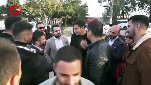CHP İzmir İl Gençlik Kolları, Kadifekale Mahallesi’nde “Emekli Cumhurbaşkanı Sarayı” için “temel atma töreni” düzenledi.