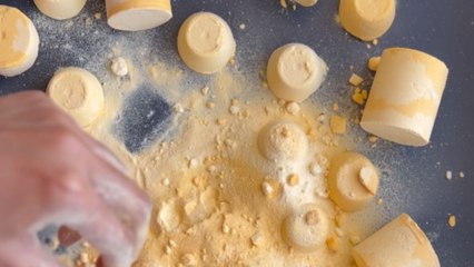 'I can watch this for hours!' - ASMR artist soothingly crushes the Baking Soda