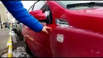 Ardahan'da soğuk hava: Aracın depo kapağı dondu buz sarkıtları oluştu