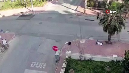 Antalya’da motosiklet ve sürücüsünü metrelerce savuran kaza