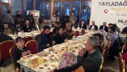 Bakan Akar, Yayladağı'nda depremzedelerle iftarda bir araya geldi