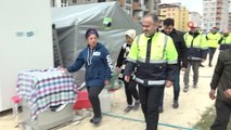 Bursa Büyükşehir Belediye Başkanı Alinur Aktaş Hataylı depremzedeleri ziyaret etti