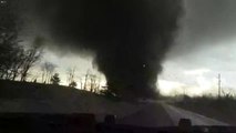 Una nueva oleada de tornados monstruo azota Estados Unidos