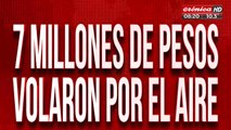 Lluvia de billetes en la ciudad: ¡volaron 7 millones por el aire!