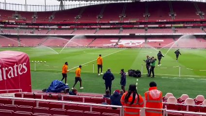 Leeds United Arrives at Emirates Stadium Ahead of Premier League Clash ⚽ - thumbnail