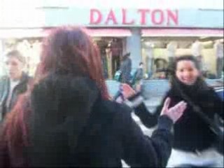 omana et isa le cou du passage pieton...marrants!