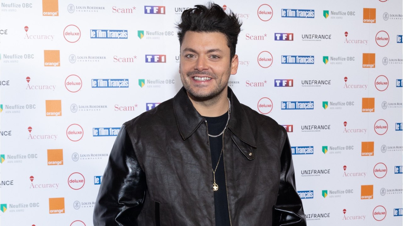 GALA VIDEO - “Je me vois toujours gros” : Kev Adams cash sur son rapport à son image