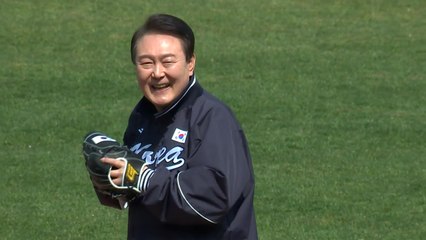 尹, 개막전 '돌직구 시구'...서문시장 찾아 지지층 다지기 / YTN