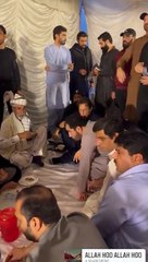 مرشد عمران خان صاحب کارکنوں کے ساتھ افطاری کرتے ہوئے ❤️