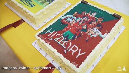 Cristiano Ronaldo ganha bolo do Al-Nassr após recorde com a seleção