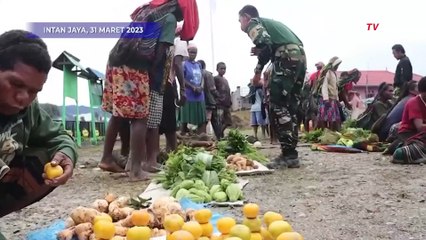 Deret Aksi Sosial Pasukan Tengkorak di Intan Jaya dalam Rangka HUT Kostrad