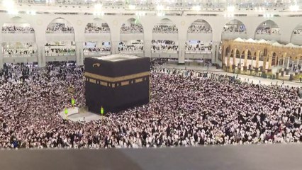 صور خاصة للعربية من المسجد الحرام بعد تناول الإفطاروآداء صلاة المغرب