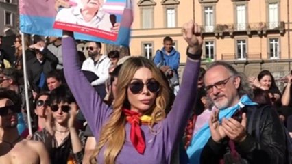 La primera manifestación italiana de jóvenes transexuales recorre Roma