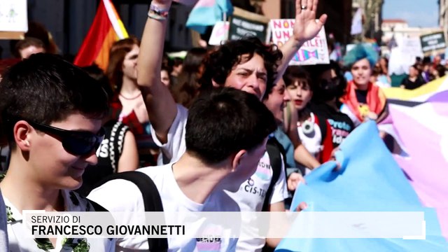 Roma, il corteo delle giovani persone transgender: Vogliamo le 'carriere Alias' in tutte le scuole