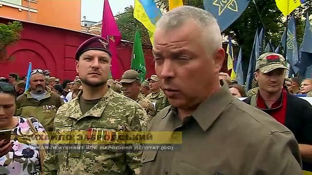 2 роки до повномасштабного вторгнення. Війна не закінчена. Скорочення армії. Ігнорування ракетних програм. Мизамір. Парад без армії та його приймання Верховним головнокомандувачем у Верки Сердючки. Частина 1.