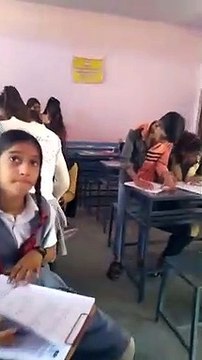 Video Viral: 8th class students were copying from mobile phones and bo