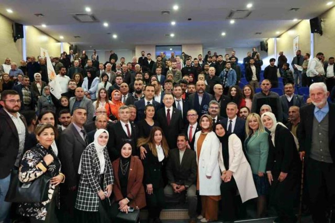 Cumhurbaşkanı Yardımcısı Oktay'dan 6'lı masaya tepkiCumhurbaşkanı Yardımcısı Oktay: "Kıbrıs konusunda Rum tezlerini benimseyenlerle sözde milliyetçi...