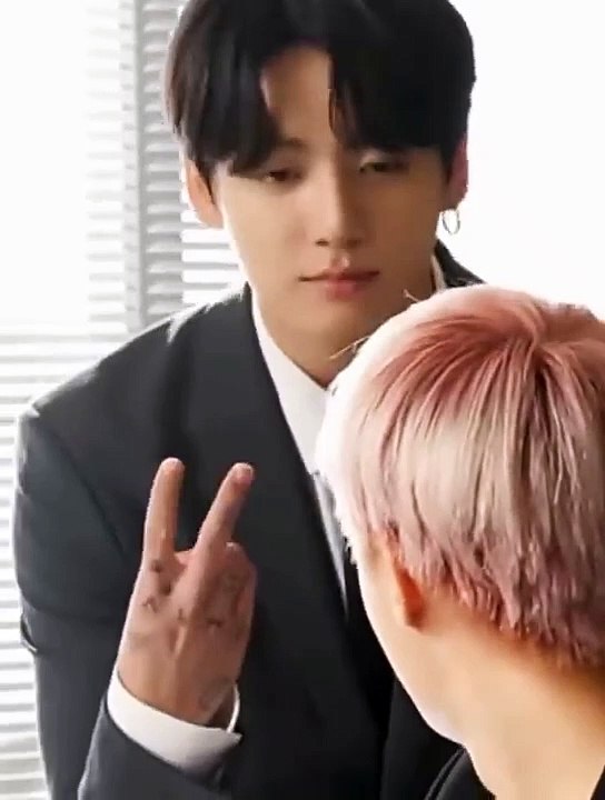 jungkook doing 3J dance step----_bts _jungkook _hobi(720P_HD)