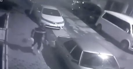 Sultangazi'de yaşanan hırsızlıklar güvenlik kamerasında