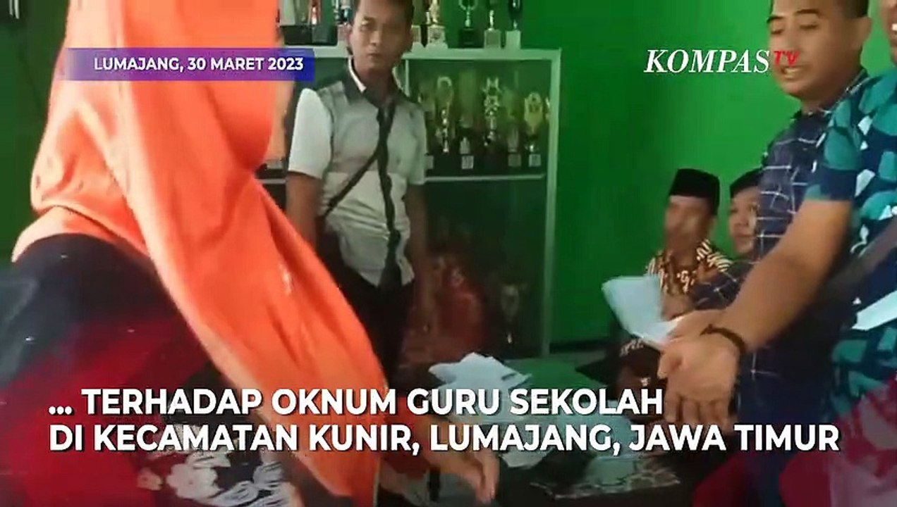Momen Oknum Guru Sekolah di Lumajang Terjaring OTT Pungutan Liar Dana Program Indonesia Pintar