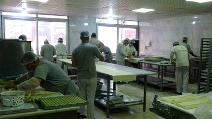 Diyarbakır'dan çıkan 'karamelli baklava' ve 'karamelli kadayıf' masalarda yerini aldı- Fabrika gibi pastane ülkeye 'karamelli baklava' ve 'karamelli...