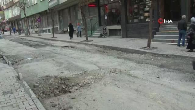 Esenler'de İSKİ'nin bitmeyen altyapı çalışması vatandaşları isyan ettirdi