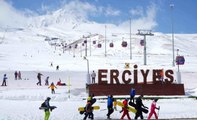 Erciyes'te kar yağışı sezonu bayrama kadar uzattı