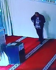 SAMSUN'DA CAMİNİN BAĞIŞ KASASINDAN HIRSIZLIK KAMERADA