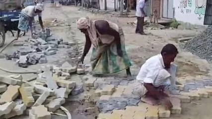 মালদা: ফুটপাতে পেপার ব্লক বসিয়ে পুরাতন মালদা পুরসভার চমক, দেখুন ভিডিও