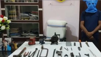 বীরভূমঃ বাড়িতেই অস্ত্র তৈরীর কারখানা!দেখেই হতবাক পুলিশ