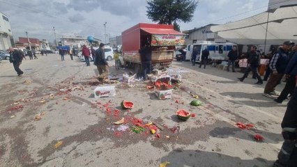 KOCAELİ'DE SEYYAR SATICILARIN BIÇAKLI YER KAVGASI