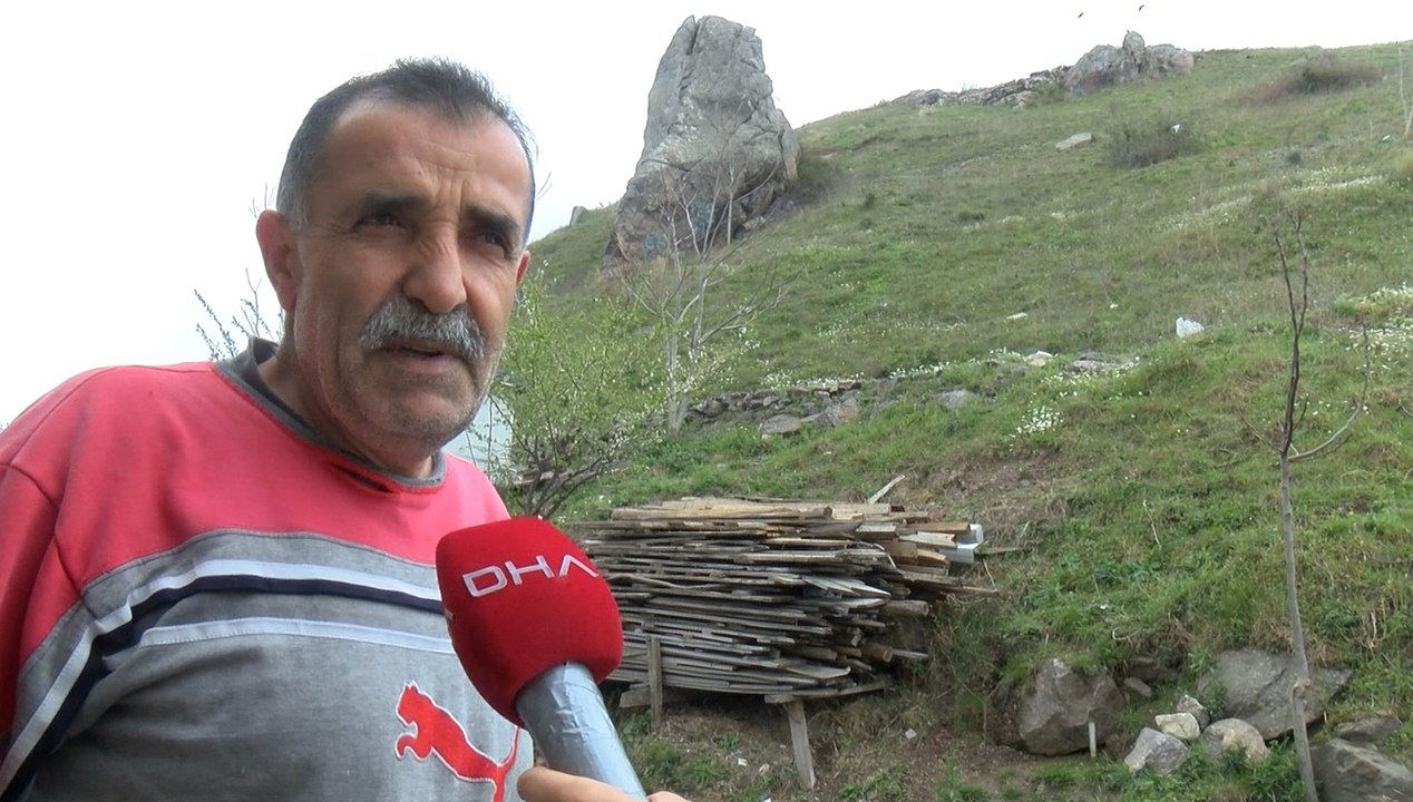 Maltepe'de yamaçtan düşen kaya parçaları mahalleliyi tedirgin ediyor