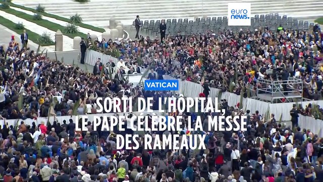 Le pape, sorti la veille de l'hôpital, remercie les fidèles pendant la messe des Rameaux