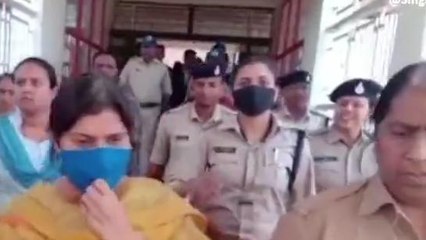 जेल में गबन: पुलिस सरकारी पिस्टल लेने बंगले पहुंची तो ड्रामा करती नजर आई उषा राज