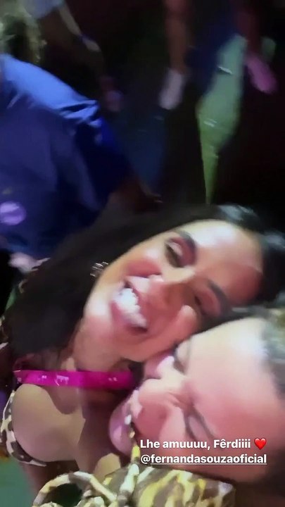 Maturidade? Fernanda Souza e Carol Peixinho curtem juntas a Tardezinha de Thiaguinho