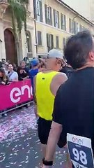 Milano Marathon 2023: l'arrivo dell'ex premier Matteo Renzi