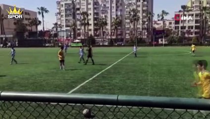 U14 maçında yönetici hakeme kafa attı, mücadele tatil edildi